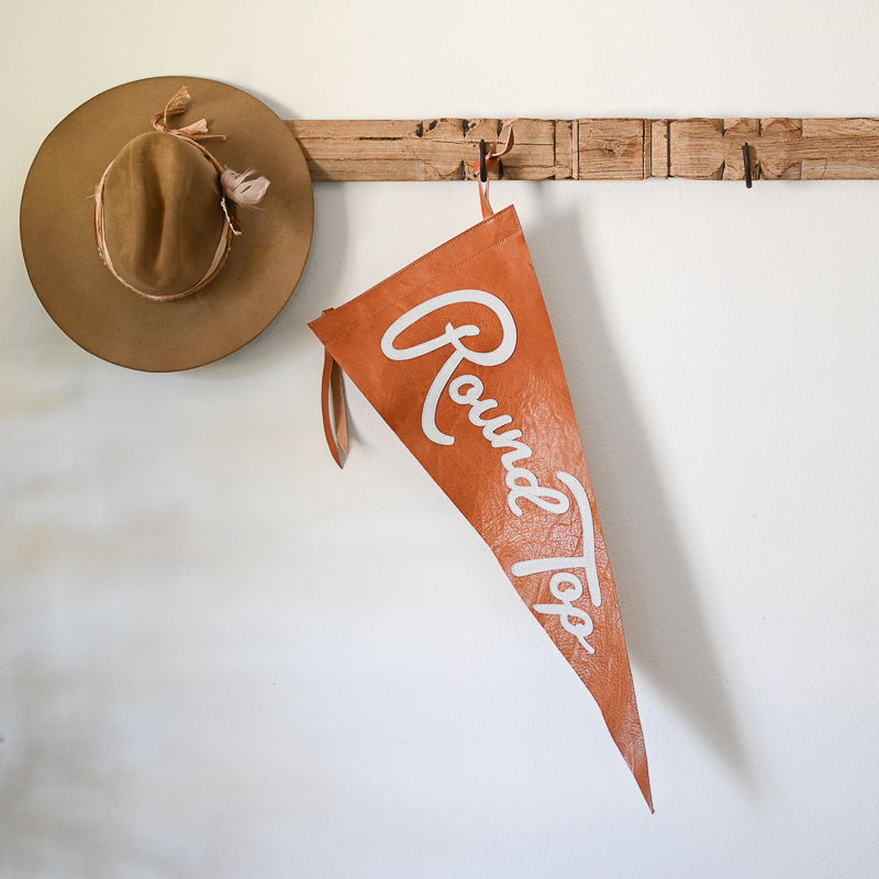 Round Top Cursive Pennant | Everest Cuoio